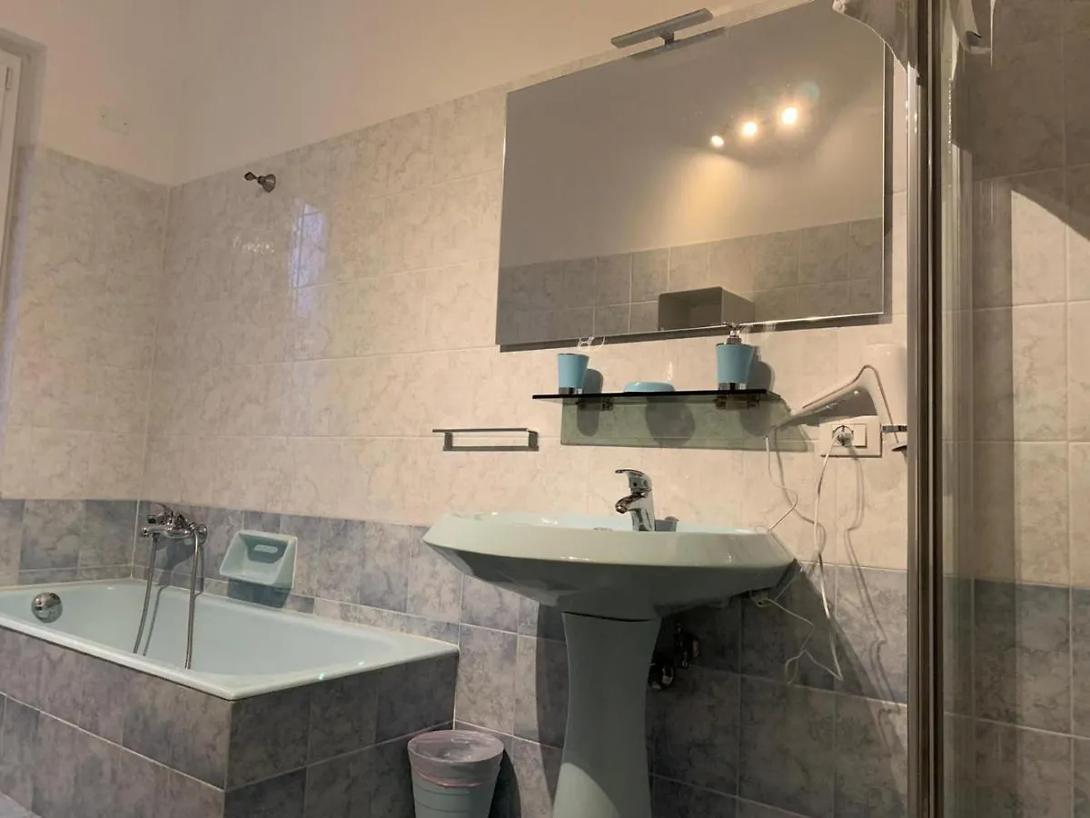 Affittacamere Hotel Ca' ToscaLina Carrara Italia